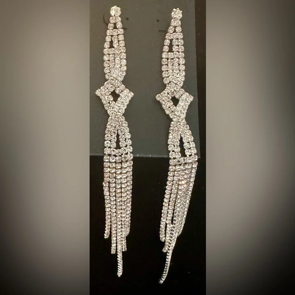 NWT Cache Rhinestone Silver Dangle Earrings - Picture 2 of 6